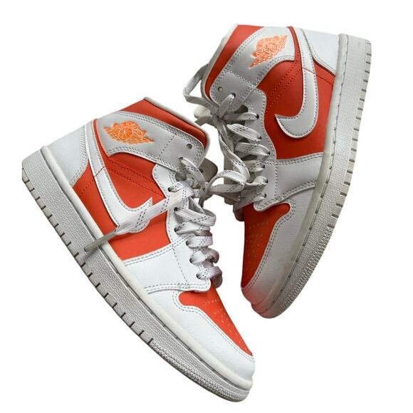 Air Jordan 1 Mid SE Women's 6.5 in Bright Citrus - Picture 1 of 7